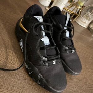 Nike Men's Black and Gold Athletic Sneakers